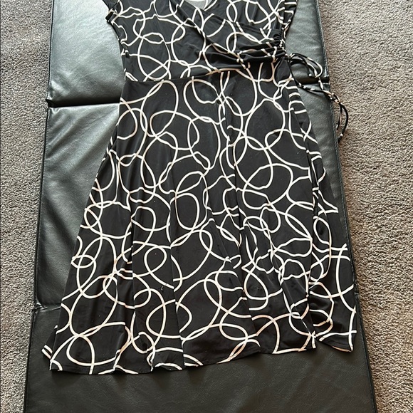 Van Heusen Black and White Fit and Flare Midi Dress - Picture 3 of 4